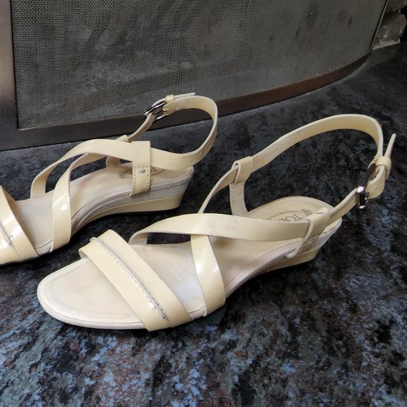 Tod's Vintage Cream Patent Leather Strappy Sandals Size 36.5 - Picture 10 of 16